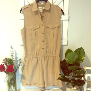 Ralph Lauren khaki romper 👢SIZE MEDIUM